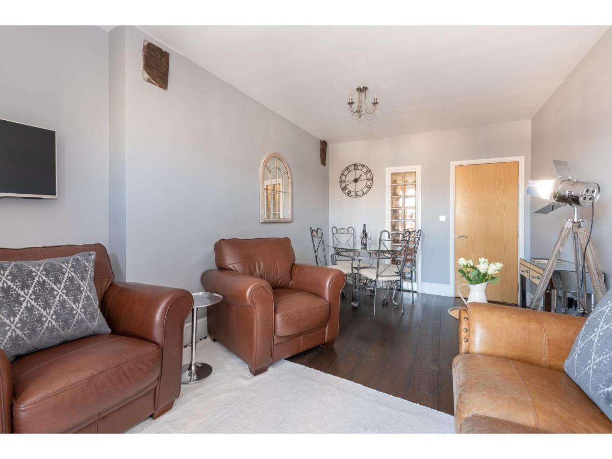 Riverside Apt - Heart Of The I Pass The Keys